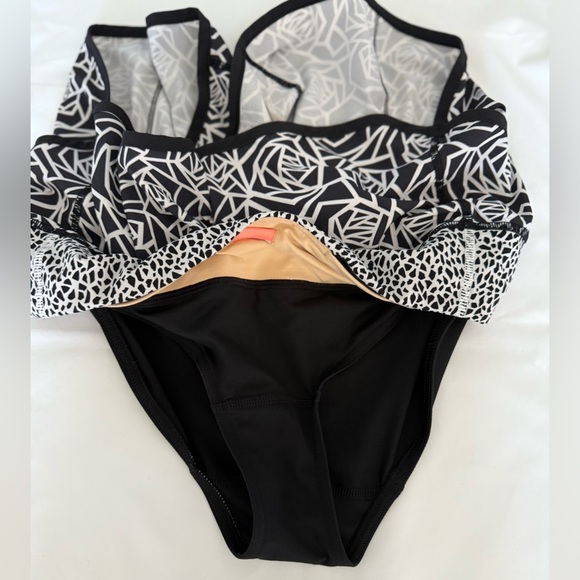 Lululemon Run: Speed Short‎ *2-way Stretch Pretty Palm Black Angel Wing / Black - Picture 10 of 10